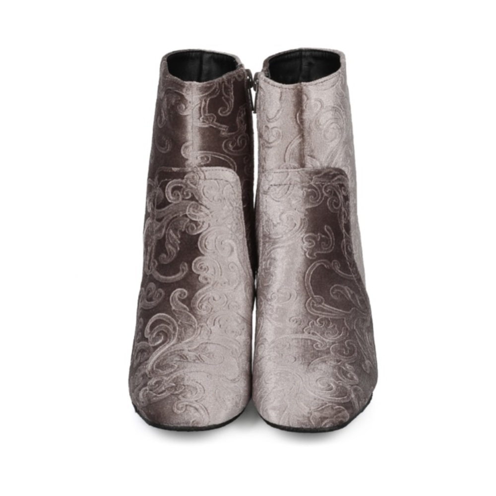 Refresh Velvet Detailed Block Heel Boot